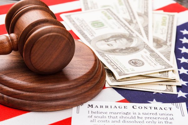 Quels sont les enjeux juridiques des contrats de travail hybride dans les entreprises technologiques?